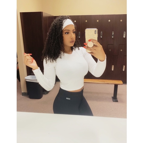 ✨Meet your Posher, Sydney✨ - Picture 4 of 6